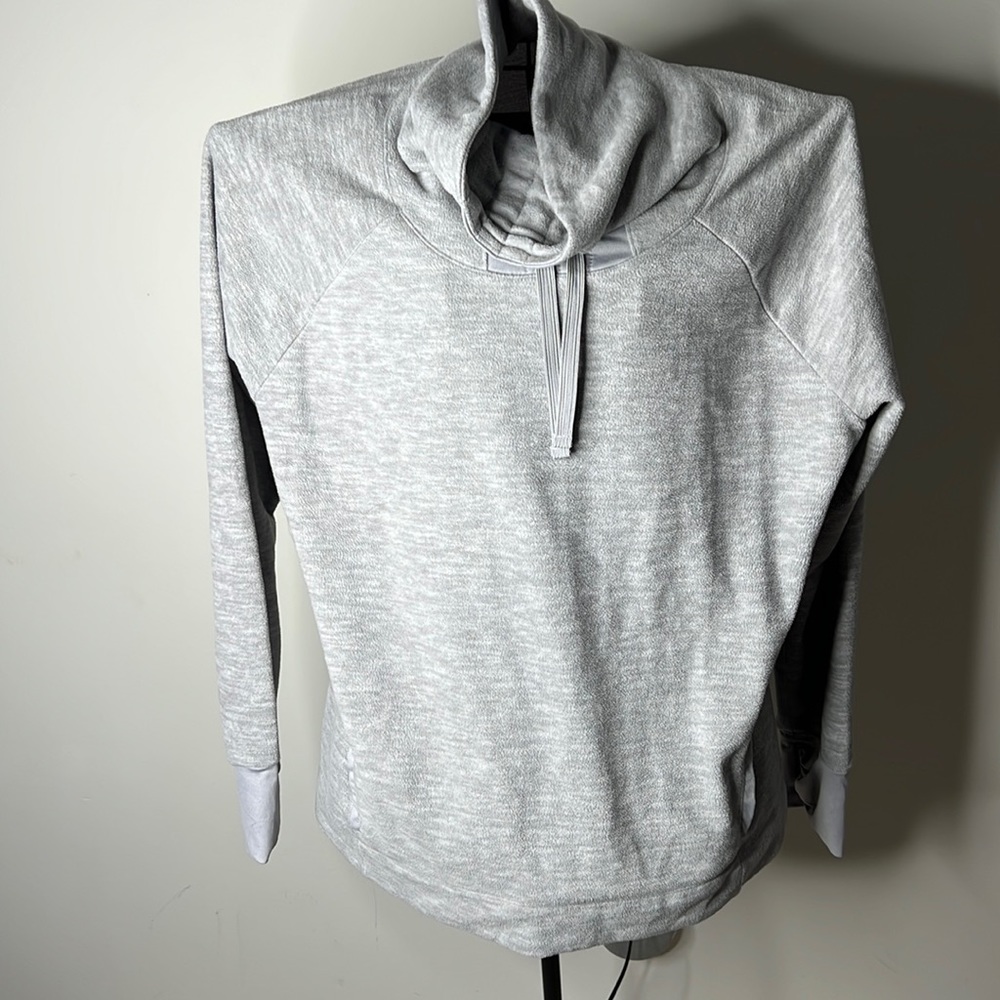 Gray fleece active shirt with pockets